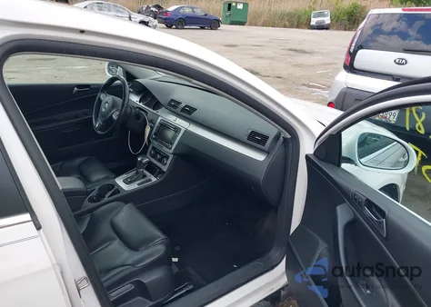 2010 Volkswagen Passat Komfort from USA, damaged, VIN WVWJM7AN6AP051233